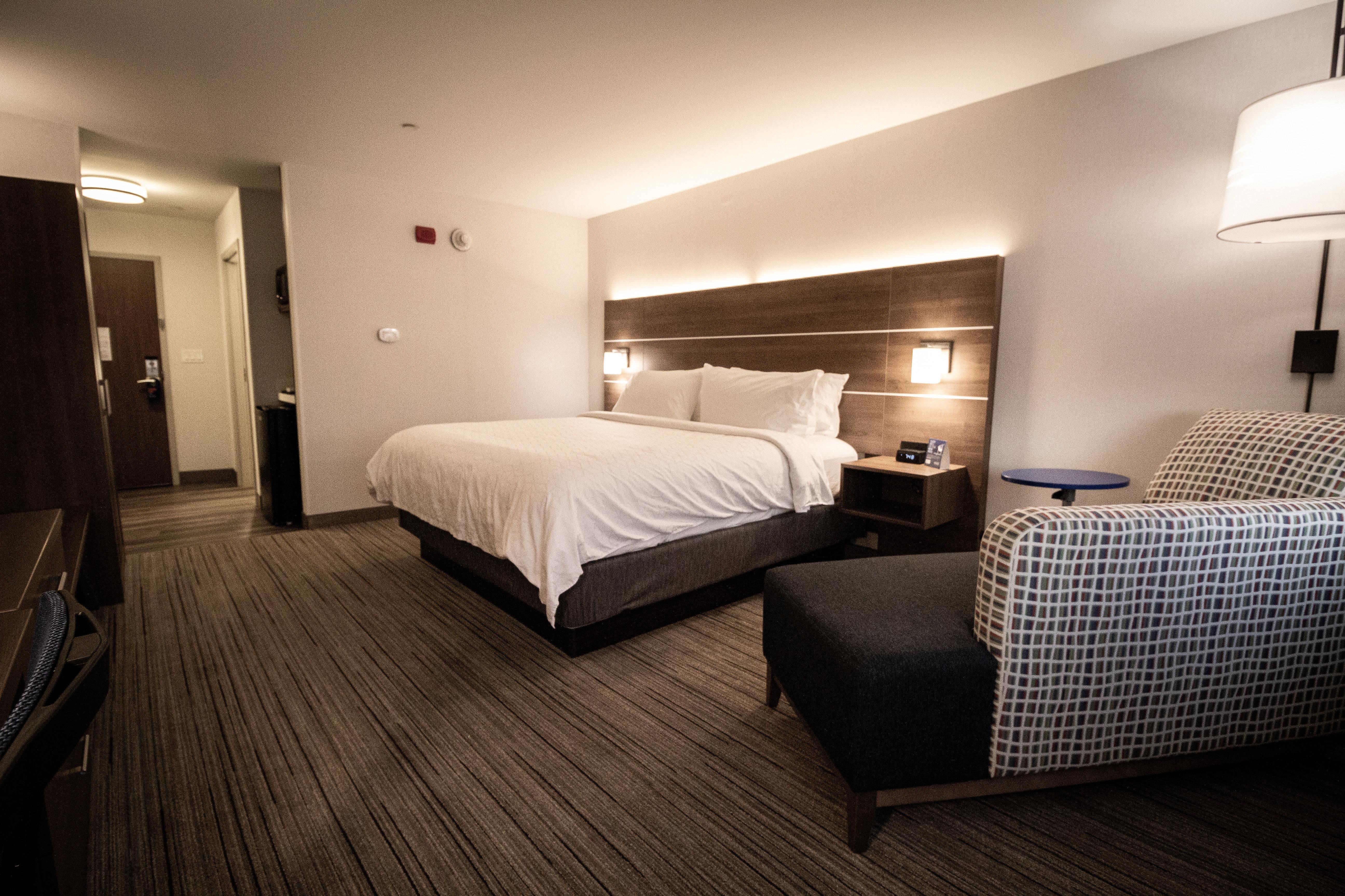 Holiday Inn Express & Suites - Boston South - Randolph By Ihg Zewnętrze zdjęcie