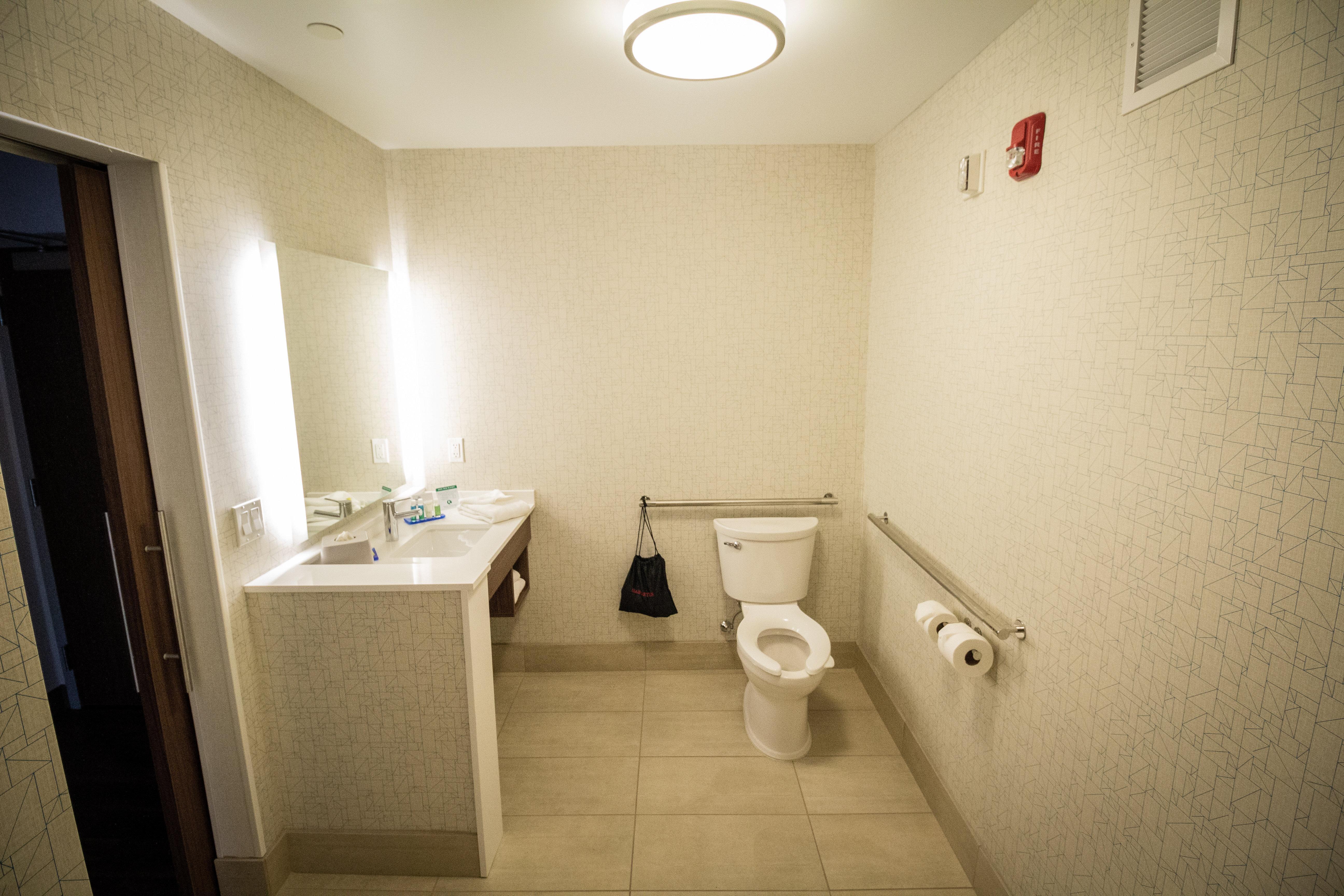 Holiday Inn Express & Suites - Boston South - Randolph By Ihg Zewnętrze zdjęcie