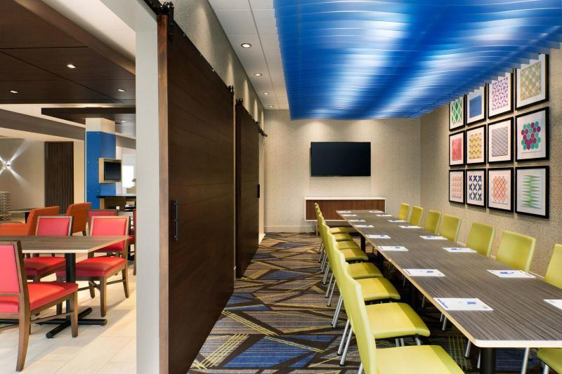 Holiday Inn Express & Suites - Boston South - Randolph By Ihg Zewnętrze zdjęcie