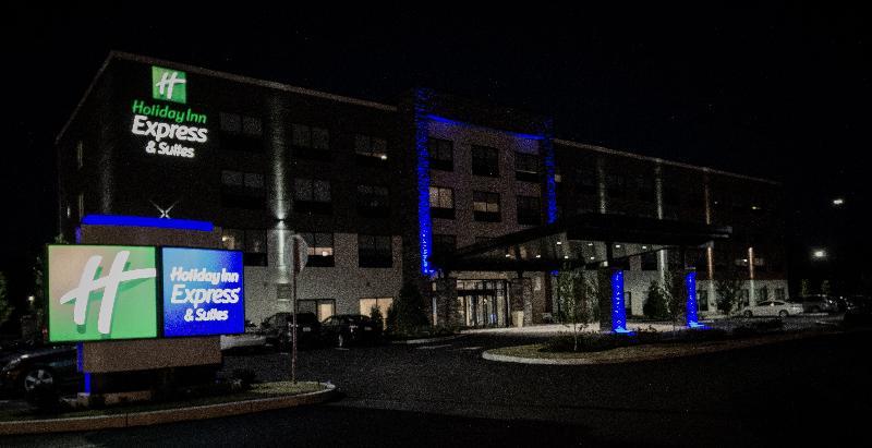 Holiday Inn Express & Suites - Boston South - Randolph By Ihg Zewnętrze zdjęcie